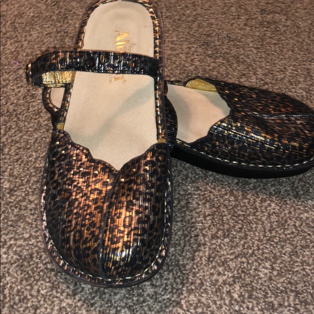 Algeria sandal almost new size 37/7